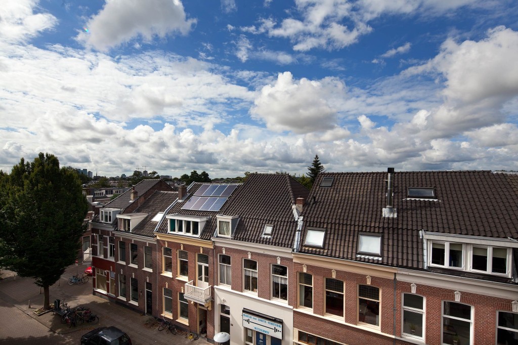 Poortstraat 92 heeft nu acht zonnepanelen op het dak. Foto: Frans Hanswijk