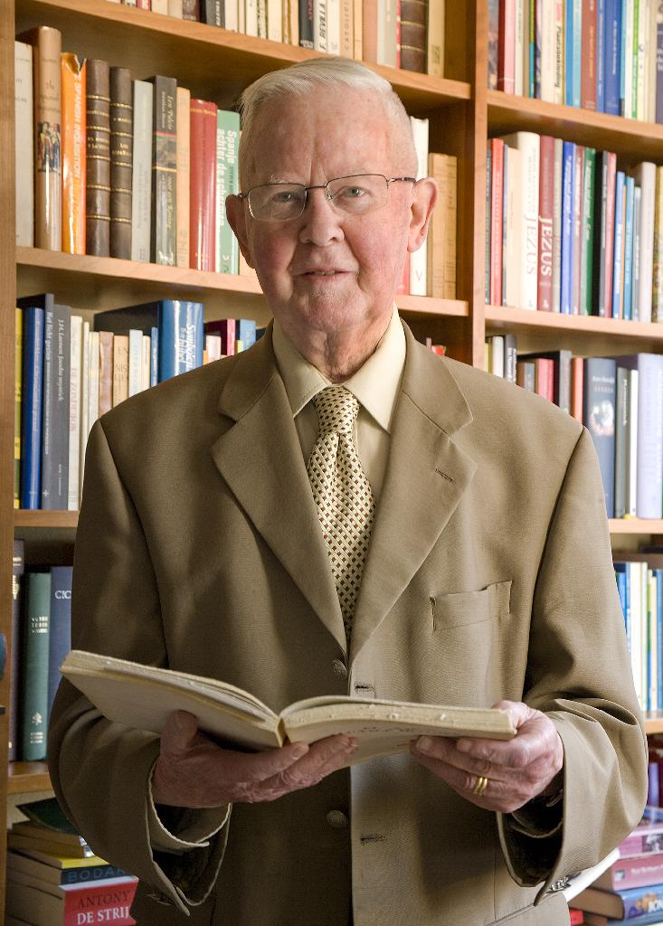 Pastor Oostendorp: “Ik ben een echte boekenwurm.” Foto: Eric Westzaan 